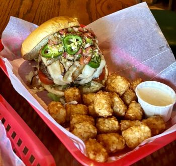 Pete 'n Peters Sports & Spirits, Cheeseburgers